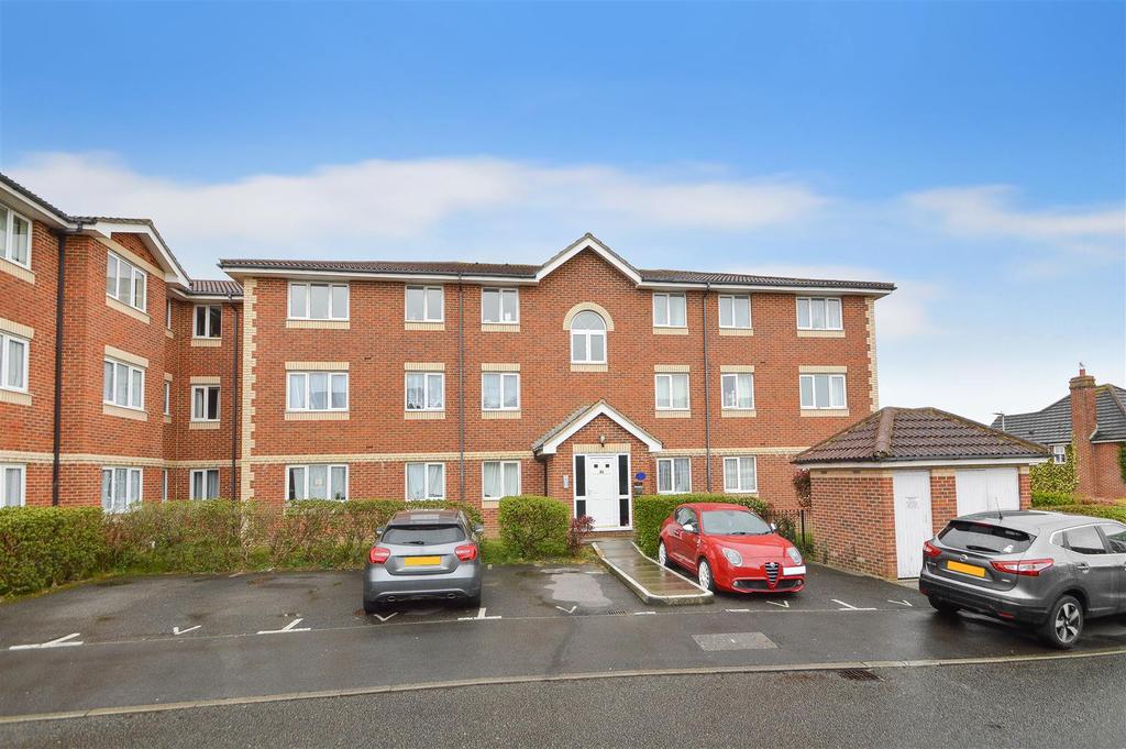 Broad Oak Close, Eastbourne 2 bed flat £150,000