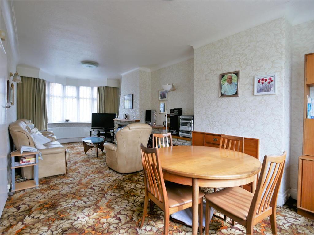 Nunthorpe Crescent, Off Road 3 bed semidetached house £