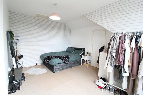 835 Anlaby Road, Hull, HU4 6DJ