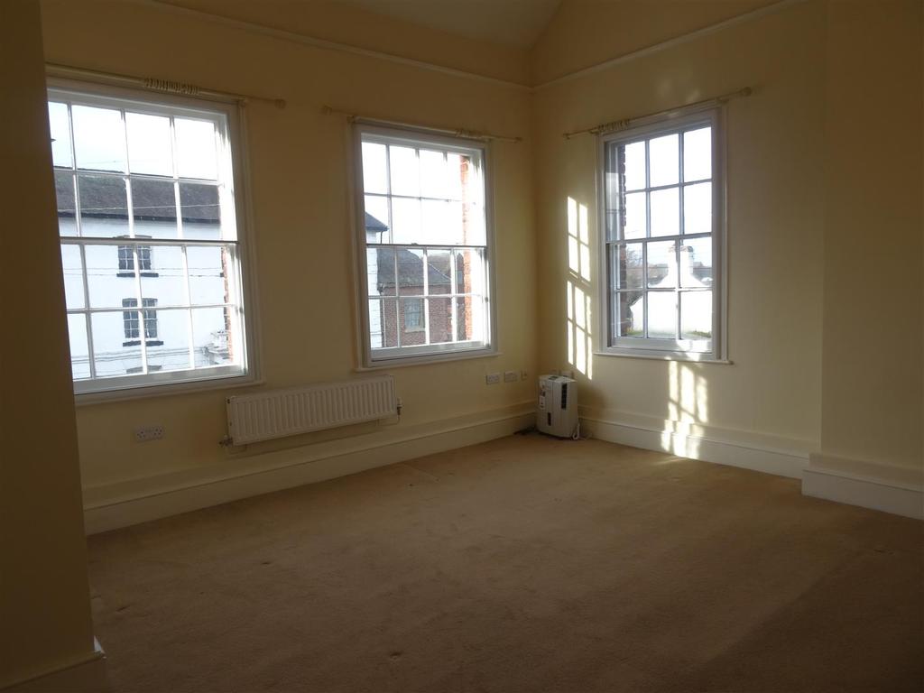 Eyton Lane, Baschurch, Shrewsbury 2 bed apartment £575 pcm (£133 pw)