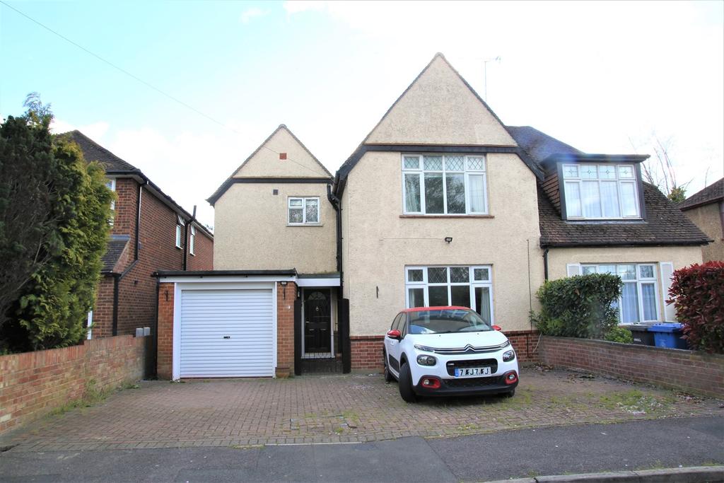 London Road, Datchet, Slough, SL3 3 bed semidetached house £535,000