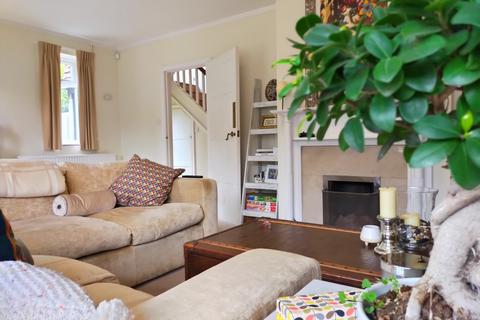 5 bedroom detached house to rent - The Chase, Reigate