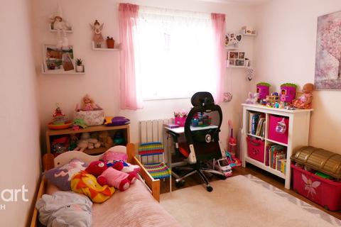 87 Holmedale, Slough, SL2 5RH