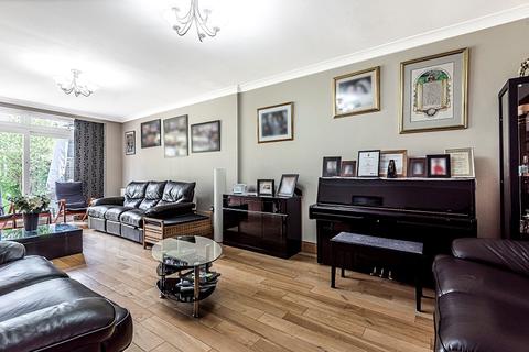 36 Broadfields Avenue, Edgware, HA8 8PG