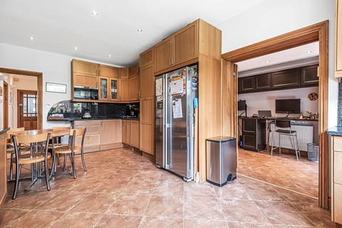 36 Broadfields Avenue, Edgware, HA8 8PG