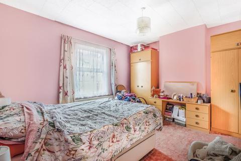 168 Elgar Road, Reading, RG2 0BN