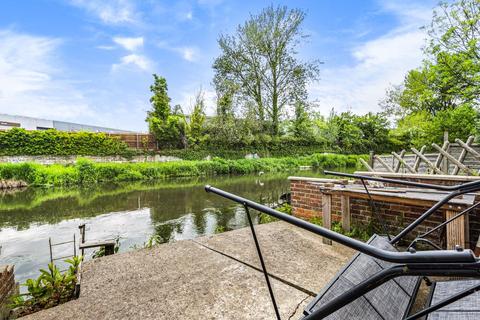 168 Elgar Road, Reading, RG2 0BN