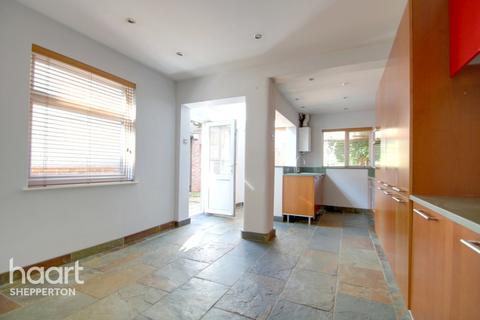 4 Heathlands Close, Sunbury-on-thames, TW16 6PA