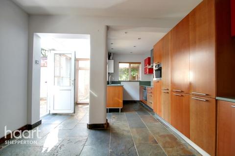 4 Heathlands Close, Sunbury-on-thames, TW16 6PA