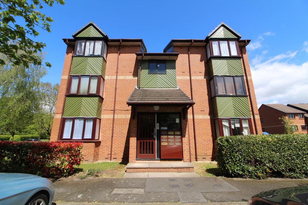 Maltby Drive, Enfield, London, EN1 Studio £875 pcm (£202 pw)