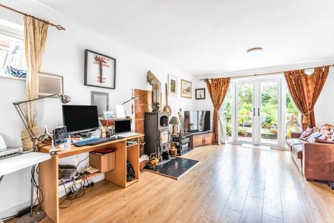 10 Hamilton Road, Thame, OX9 3XY