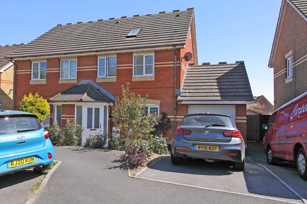 Leyton Way, Anna Fields, Andover, SP10 3 bed semidetached house £290,000