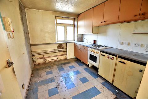 10 Clifton Parade, Feltham, TW13 7DD
