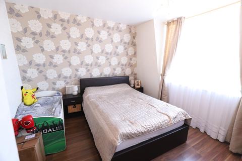 3e, Hamilton Court Botwell Common Road, Hayes, UB3 1JA