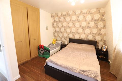 3e, Hamilton Court Botwell Common Road, Hayes, UB3 1JA