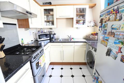 3e, Hamilton Court Botwell Common Road, Hayes, UB3 1JA