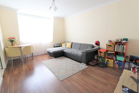 3e, Hamilton Court Botwell Common Road, Hayes, UB3 1JA