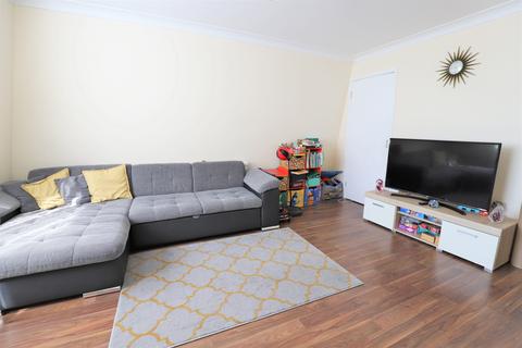 3e, Hamilton Court Botwell Common Road, Hayes, UB3 1JA
