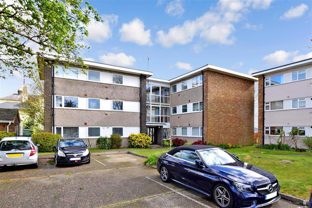 Lord Warden Avenue, Walmer, Deal, Kent 2 bed ground floor flat £260,000