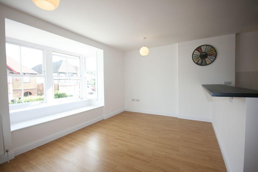 Madrid Road, Guildford GU2 3 bed flat £1,650 pcm (£381 pw)