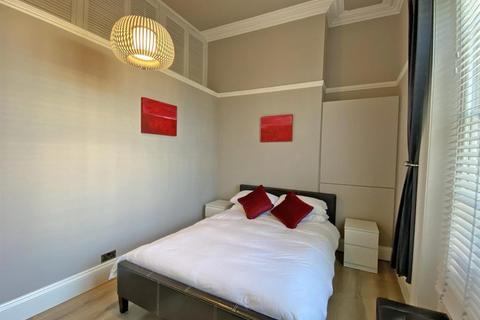 Flat 4, 8 Evesham Road, Cheltenham, GL52 2AB