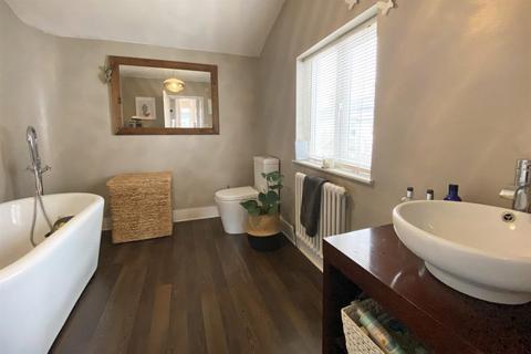 110 Fairview Road, Cheltenham, GL52 2ER