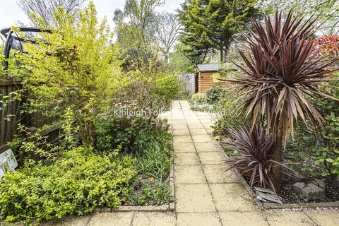 89a Arran Road, London, SE6 2LS