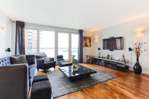 New Providence Wharf, Fairmont Avenue, London, E14
