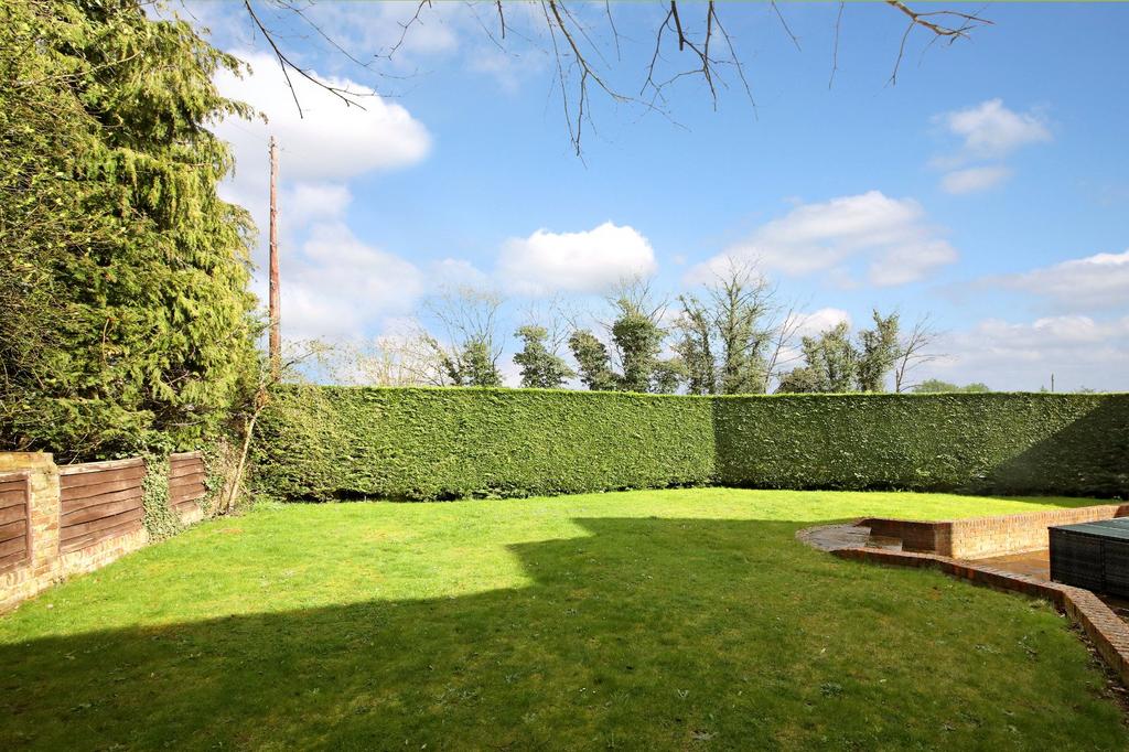 Freemans Close, Stoke Poges, Buckinghamshire 5 bed detached house for