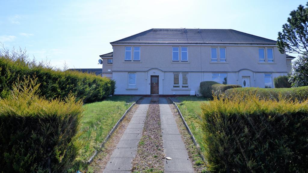 Lochlibo Road, Barrhead G78 2 bed ground floor flat £85,000