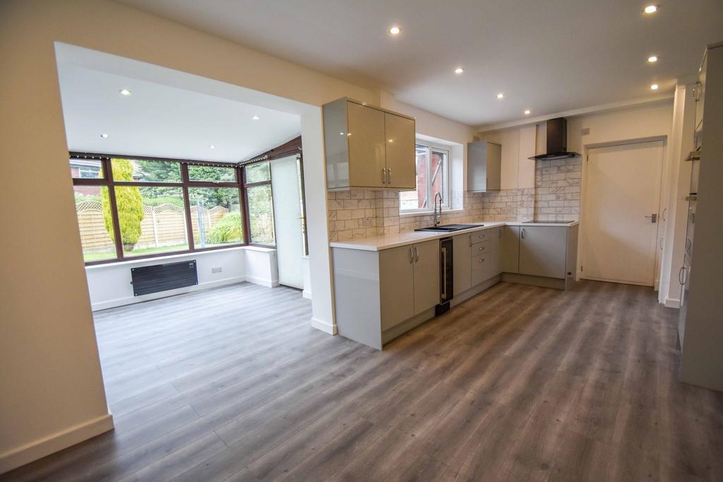 Stanley Road, Whitefield, M45 3 bed semidetached house £280,000