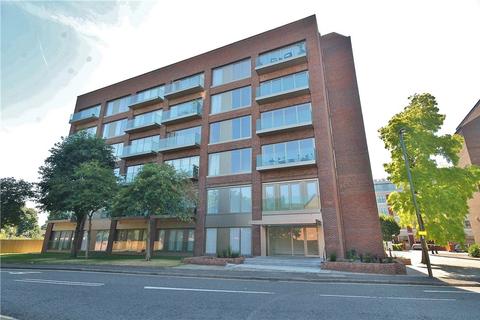 2 bedroom apartment for sale - Fairfield Avenue, Staines-upon-Thames, Surrey, TW18