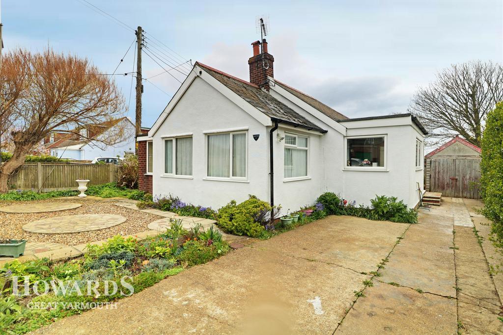 California Avenue, Scratby 3 bed detached bungalow £260,000