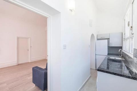 Studio to rent, Broadhurst Gardens, Finchley Road, London NW6