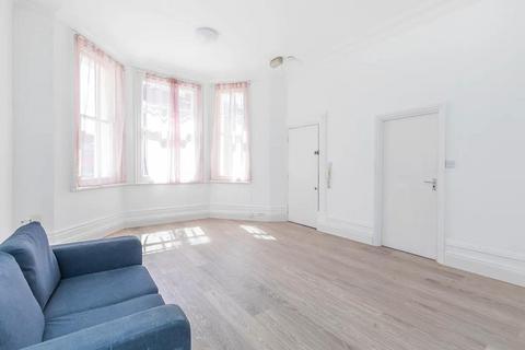 Studio to rent, Broadhurst Gardens, Finchley Road, London NW6