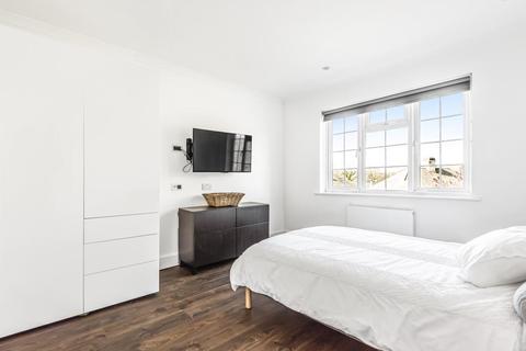 20 Waverley Grove, London, N3 3PX