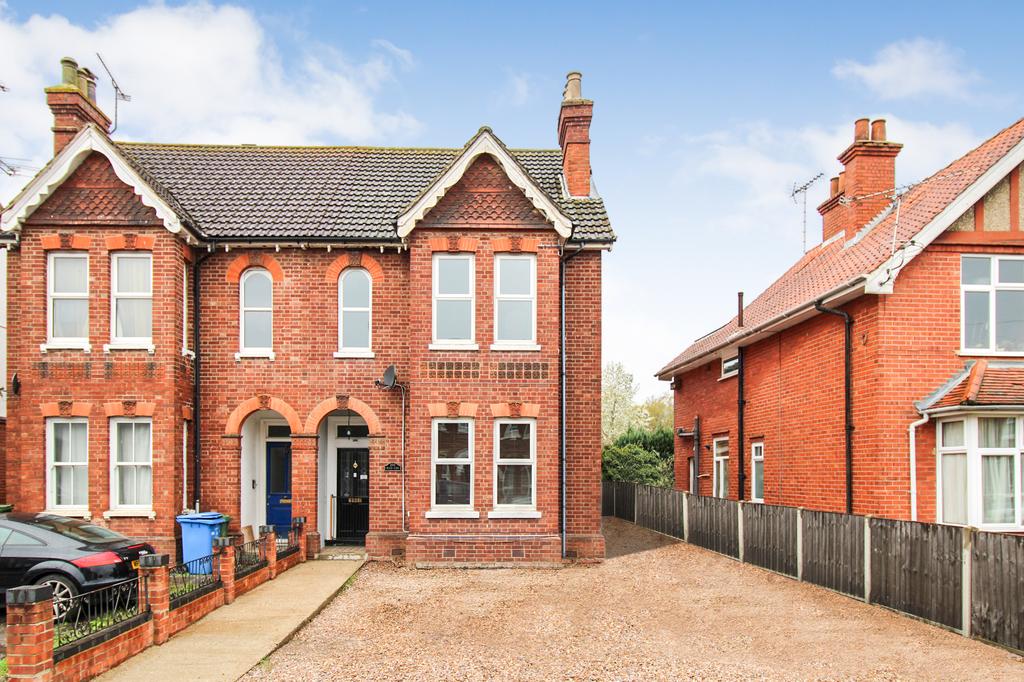 Park Road, Farnborough, GU14 5 bed semidetached house for sale £595,000