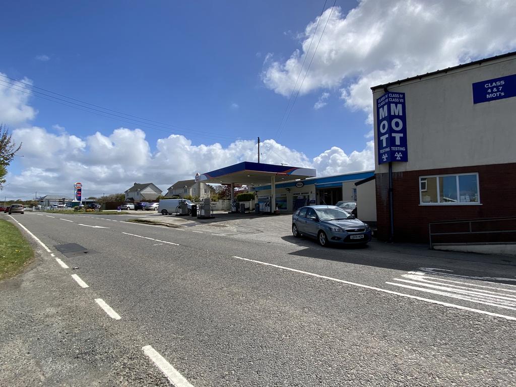 Wainhouse Corner Services, Wainhouse... Terraced house £150,000