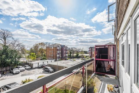 Flat 7, Churchdown Wessex Close, Kingston Upon Thames, KT1 3RQ