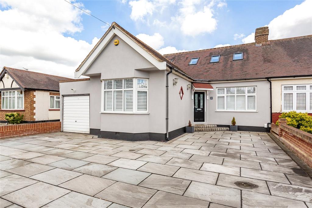 Elmhurst Drive, Hornchurch, RM11 4 bed bungalow £700,000