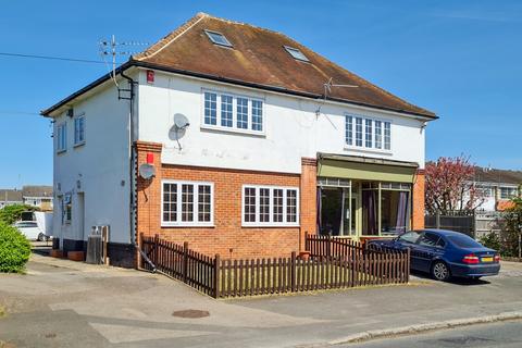 1b Windsor Road, Wraysbury, Staines, TW19 5DE