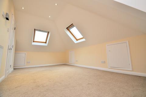 1b Windsor Road, Wraysbury, Staines, TW19 5DE
