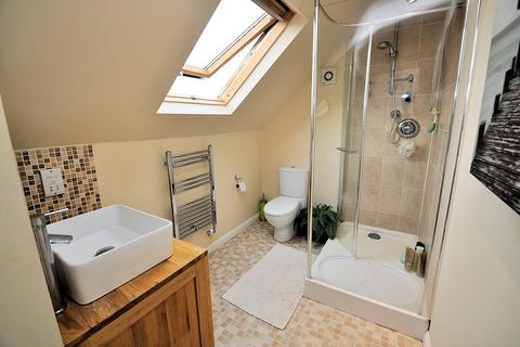 1b Windsor Road, Wraysbury, Staines, TW19 5DE