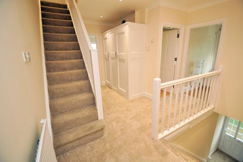 1b Windsor Road, Wraysbury, Staines, TW19 5DE