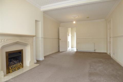 3 bedroom townhouse to rent, Fife Avenue, Chadderton, Oldham, OL9