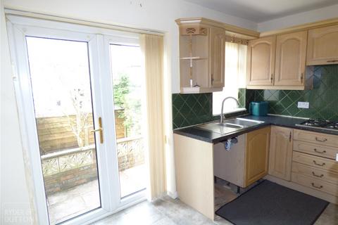 3 bedroom townhouse to rent, Fife Avenue, Chadderton, Oldham, OL9
