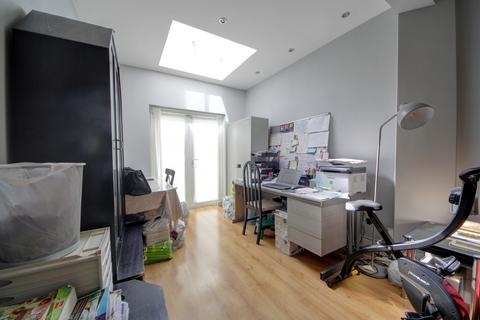 89 Halstead Road, London, N21 3DR