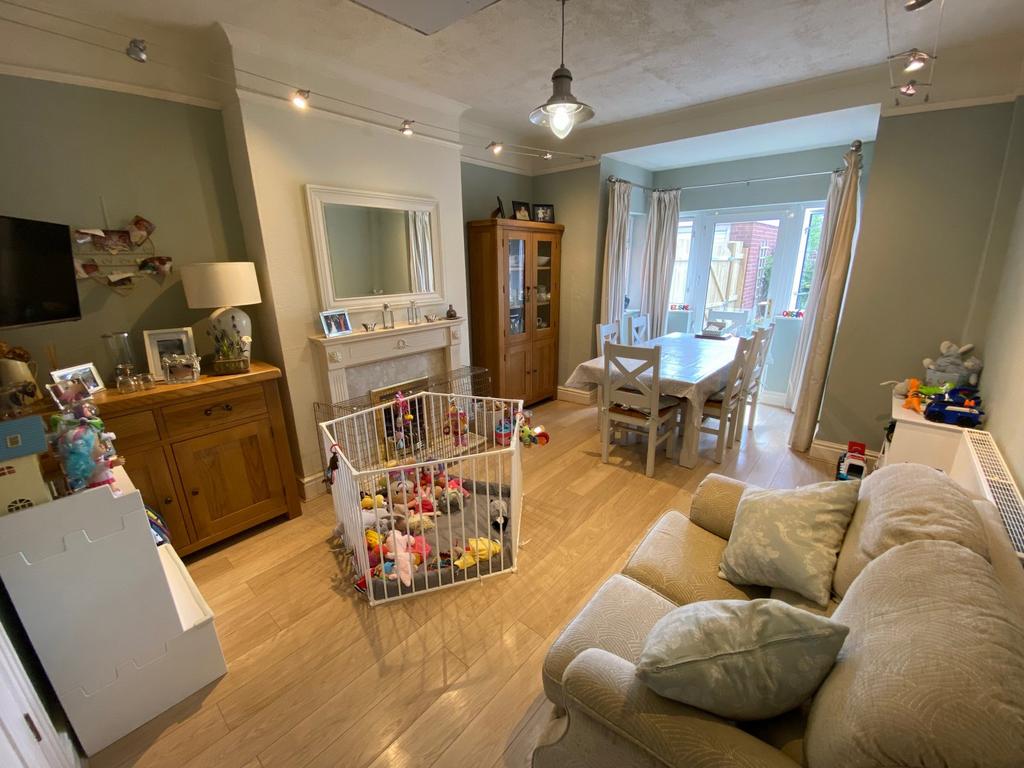 Barrowby Road, Grantham, NG31 4 bed semidetached house to rent £