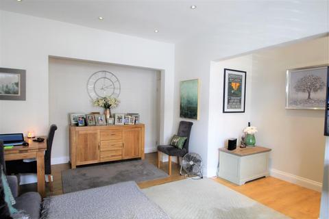 18 Hanworth Road, Feltham, TW13 5AB
