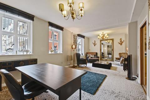 2 bedroom flat for sale, Carrington House, Hertford Street, London